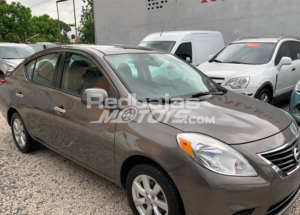 Nissan Versa SV 2014