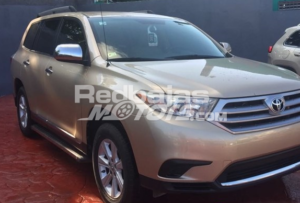 Toyota Highlander LE 2012