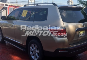 Toyota Highlander LE 2012